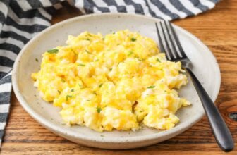 Tacky Scrambled Eggs with Spinach