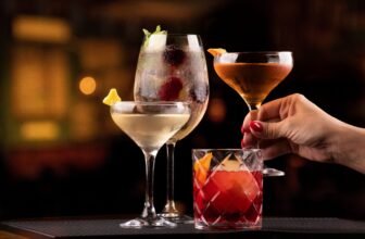 The Hidden Price of Blissful Hour: 6 Midlife Consuming Crimson Flags Each Lady Ought to Know
